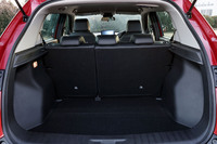 クラストップレベルの広さとなる容量458リッターの荷室。9.5インチのゴルフバッグが2個収容できる。