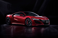 2016年8月にデビューした現行型「ホンダNSX」。前輪を2つのモーターで、後輪をモーターとエンジンで駆動する3モーター式のハイブリッドシステムを搭載している。