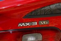 海外仕様の名称である「MX-3」のバッジ。