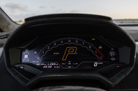 メーターパネルに装着される12.3インチの液晶ディスプレイ。「ウラカン テクニカ」では色使いを抑えて視認性を高めたデザインに、表示が変更された。