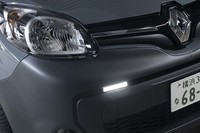 フロントバンパーにはLEDのデイタイムランニングライトを装備する。