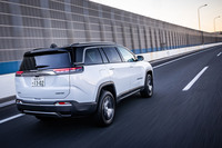 旧フィアット系の「マルチジェット」エンジンにルーツをもつ2リッター直4ディーゼル。排出ガス後処理装置として尿素SCRシステムが採用され、排出ガス内の窒素酸化物（NOx）を大幅に低減している。