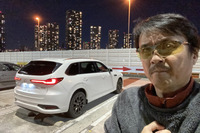 夜になって、いつものように首都高に出撃した。街なかでは出足が重く感じられたが、首都高には信号がないので問題ない。パワーやトルクがあり余ってはいないぶん、加速が欲しいときは多少エンジンを回してやる必要がある。それはそれでカーマニア的にはうれしい。