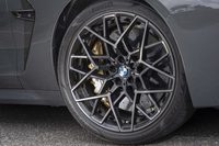 タイヤサイズはフロントが275/35ZR20で、リアが285/35ZR20。テスト車は非ランフラットの「ピレリPゼロ」を履いていた。