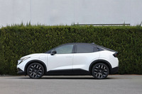 「リーフB7 G」のボディーサイズは全長×全幅×全高＝4360×1810×1565mm、ホイールベースは2690mm。従来型よりも全長は120mm短くなっている。これは主にフロントオーバーハングの短縮によるもので、狭い場所での取り回しも向上している。