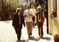 2003年4月13日にパドヴァ県モンセリチェのファンミーティングに現れた（写真左から）オプロン氏、お孫さん、そして夫人のジュヌヴィエーヴさん。