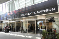 最新モデルを最速展示！ 六本木ヒルズに「ハーレーダビッドソンカフェ」がオープンの画像