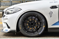 BMWが「M2 CSレーシング」を発表　BMW M社が手がけるカスタマー向けのレーシングカーの画像