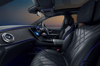 「EQS450 4MATIC SUV」のインテリア。ボディー構造部の空洞部分の多くに防音発泡材を充てんし、静粛性も高めたという。