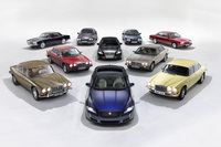 「XJ50」と、歴代の「ジャガーXJ」シリーズ。