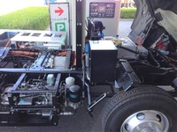 この電動トラックは容量50kWhのリチウムイオン電池を搭載し、一回の充電で約100kmの走行が可能。