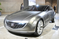 本稿には全く登場しないが、コンセプトモデルとしては2005年発表の「先駆（せんく）」も展示されていた。4シーターのロータリースポーツというふれこみだった。