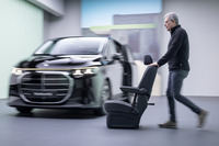 2列目と3列目は用途に合わせて素早く、簡単に室内で移動し、固定することができる。シートは取り外しも可能。スーツケースのように小さな車輪が付いているので、ゴロゴロと転がして移動することもできる。