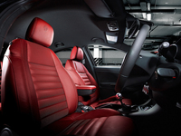 白外装×赤内装の「ジュリエッタ」限定発売の画像