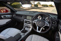 テスト車にはオプションの「AMGスポーツパッケージ」（35万円）が装着されていた。なお、同パッケージを選ぶには、同時に「レザーパッケージ」（28万円）のオプションも装着する必要がある。