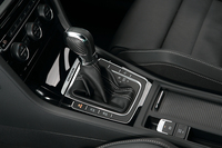 トランスミッションの設定は、デュアルクラッチ式ATの「6段DSG」のみ。
    