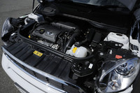 最もパワフルなグレード「クーパーS」に積まれる1.6リッターターボユニット。184ps、24.5kgmを発生する。