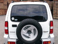 画像をクリックすると後部座席の折りたたまれるさまが見られます。