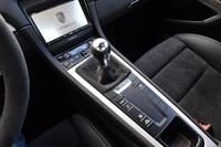 トランスミッションは6段MTのみ。「ケイマンGTS」などに設定のある7段デュアルクラッチ式ATは用意されていない。