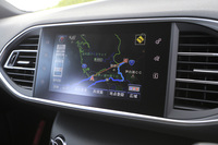 オーディオなどを操作するのに使うタッチスクリーン。テスト車には、オプション設定のナビゲーションシステムも搭載されていた。