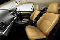 今回のマイナーチェンジで新たに採用されたファブリックのシート表皮「サンゴールド」。標準グレードの「CT200h」と「CT200h“バージョンC”」（写真）で標準装備となる。（写真＝トヨタ自動車）
    