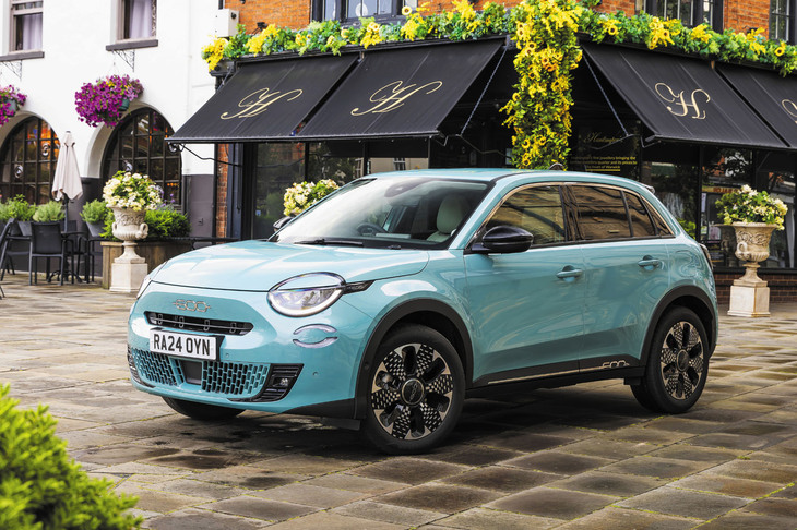 フィアット600ハイブリッド（写真はすべて上級グレード「600ハイブリッド ラプリマ」のもの）