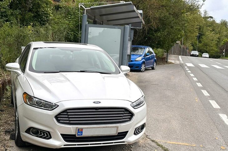 南東ヨーロッパのモルドヴァから来たフォードのフラッグシップ「モンデオ」。ボディーサイズの拡大とともに、イタリアでは見なくなった車種のひとつである。