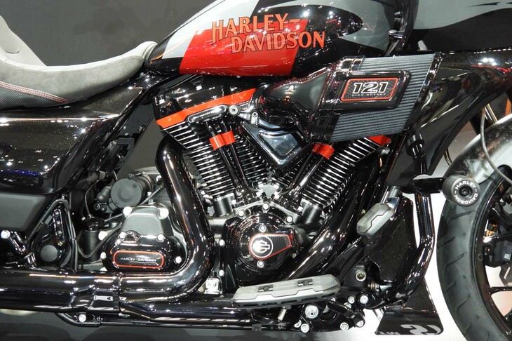 ハーレーダビッドソンCVOロードグライドST