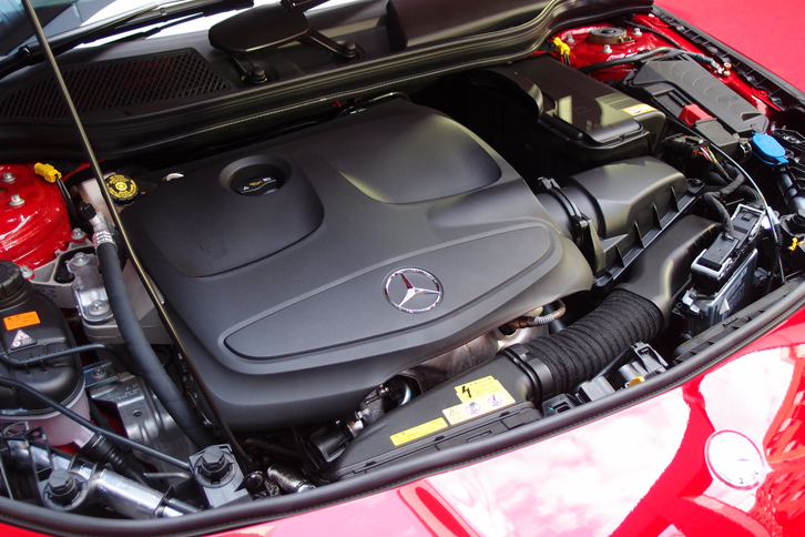 「CLA180スポーツ」の1.6リッター直4ターボエンジン。
