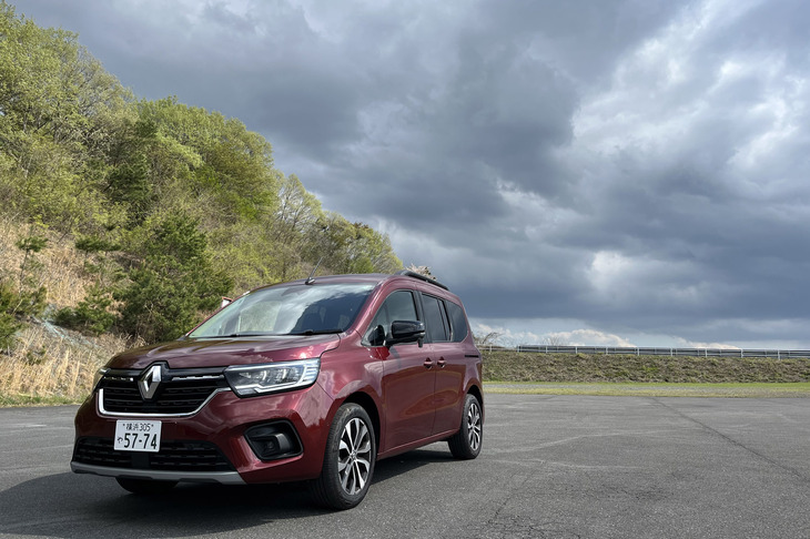 今回、栃木にあるモビリティリゾートもてぎへの友となった「ルノー・カングー ヴァリエテ」。2024年1月に導入が発表された台数150台の限定車である。