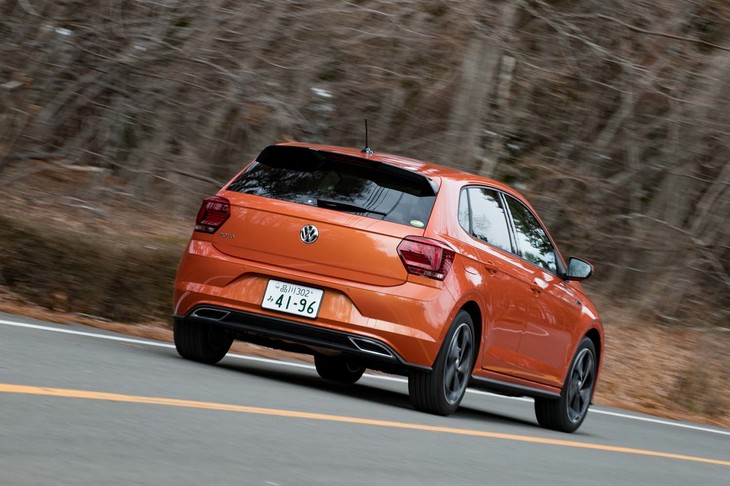 エコモードを選択するとアクセルオフ時にコースティングするようになる。わずかな上り坂に差しかかっただけで自然に復帰するなど、その制御は見事。