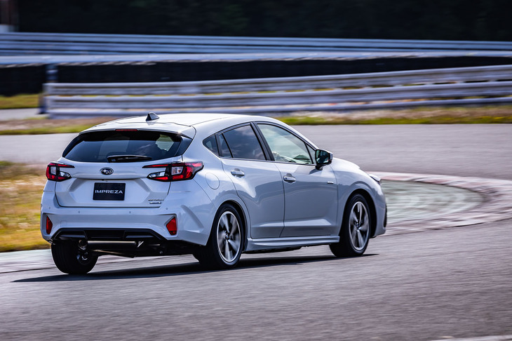 スバル・インプレッサ（クローズドコースでの走行シーン）