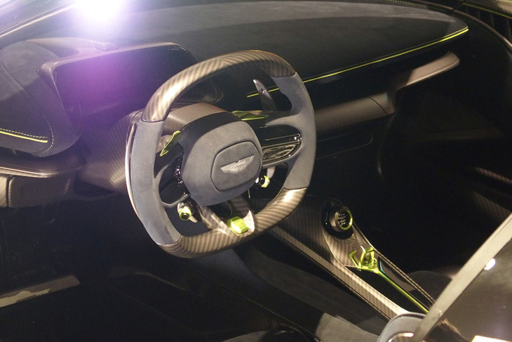 アストンマーティン・ヴァルハラ（インテリア）