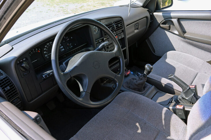 「オメガA」のダッシュボード。