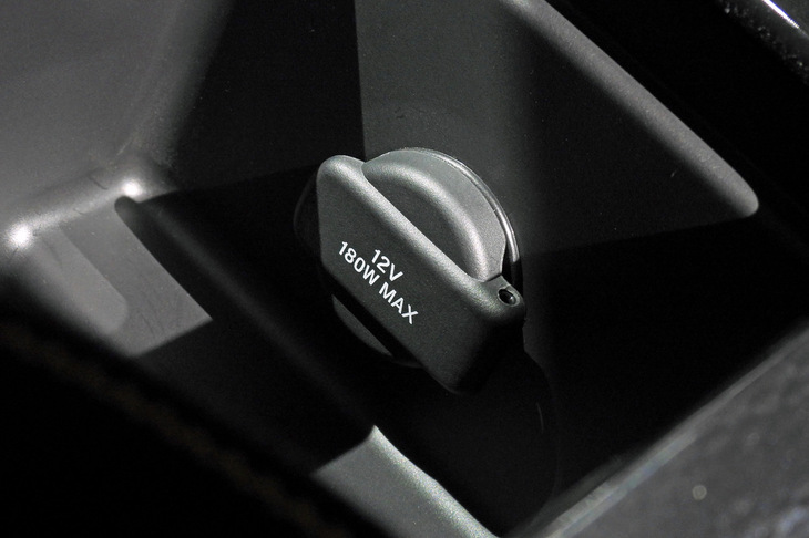 ホンダ・インサイト（12V 180Wソケット）