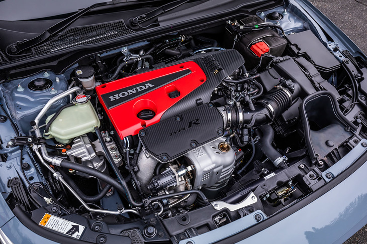 2リッター直4ターボエンジンは先代からのキャリーオーバーだが、チューニングやパーツを見直し、10PSと20N・mアップした最高出力330PS、最大トルク420N・mを発生。