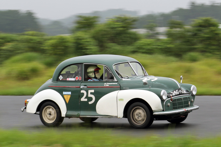 クラブマンズカップの皆勤賞である「モーリス・マイナー」。アレック・イシゴニスの設計になる、いわば初代「ミニ」の先輩格。