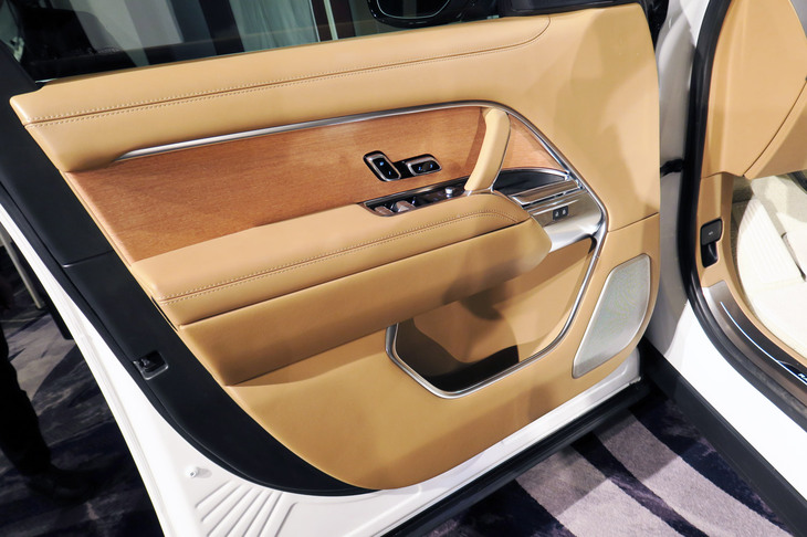 ランドローバー・レンジローバーSV P530（フロントドアインナーパネル）