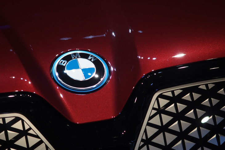 BMW iX（エンブレム）