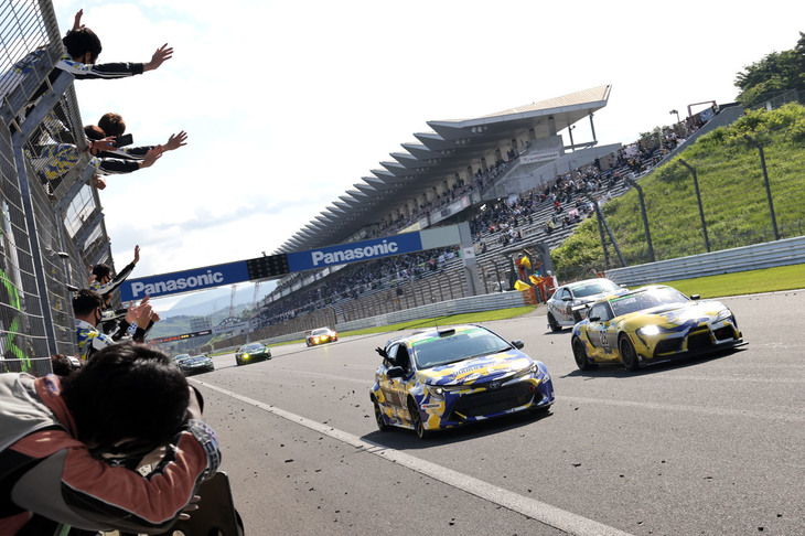 完走を果たした「カローラH2コンセプト」。富士スピードウェイを24時間で358周した。