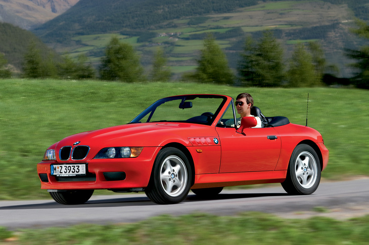 1996年に登場した「BMW Z3」。全長4mちょっとのボディーに1.9リッター直4 DOHCユニットを積んだベーシックモデルはライトウェイトスポーツと呼べる存在だった。