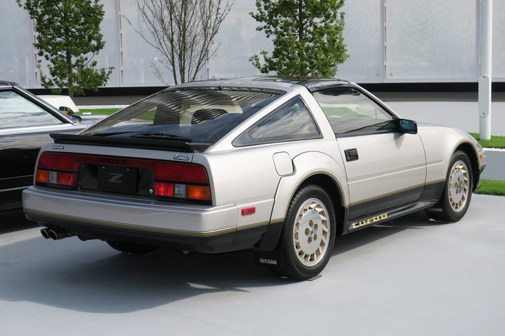 初代、2代目とは大きく異なるスタイリングと、リトラクタブルヘッドライトが目を引くZ31型。1983年に登場した3代目「フェアレディZ」だ。