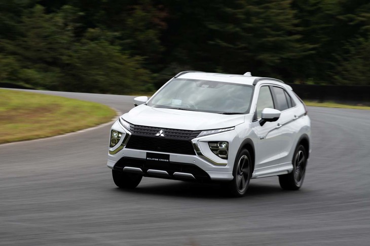 パワートレインは「アウトランダーPHEV」から引き継いだ、2.4リッターエンジンをベースとした2モーター式のプラグインハイブリッドシステム。試乗時点では細かなスペックは非公表だった。