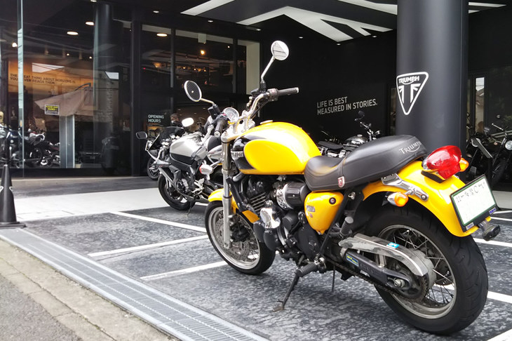 車検に出したっきり1カ月も帰ってこない「トライアンフ・サンダーバードスポーツ」。ETCだの純正のハンドルバーだの頼んでいたら、見積もりがまさかの20万円を突破した。久々に血の気が失せております。