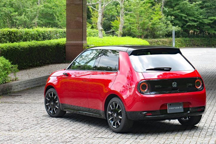 これからのクルマのあり方について、ホンダのさまざまな提案が込められた「ホンダe」。公道でお目にかかれる日が待ち遠しい。