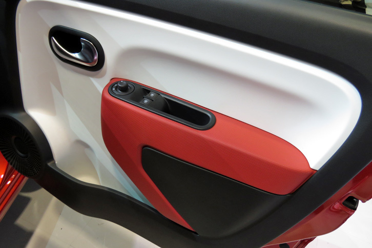 ルノー・トゥインゴ インテンス（フロントドアトリム）