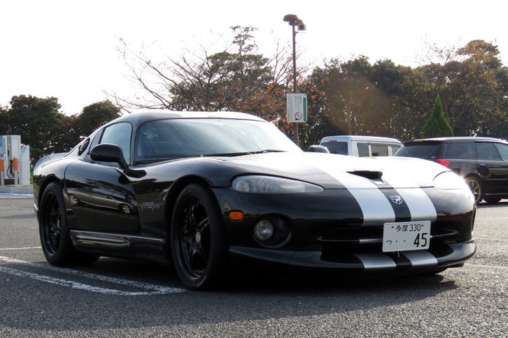 いつだったかに撮影した小田原厚木道路は平塚PAでの写真。今回は「ダッジ・バイパー」の出番はナシです！