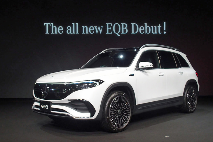 “3列シートSUVのEV”という珍しいキャラクターの「EQB250」。2022年7月のデビュー当時は788万円だったが、いまはその半額程度に落ち着いている。