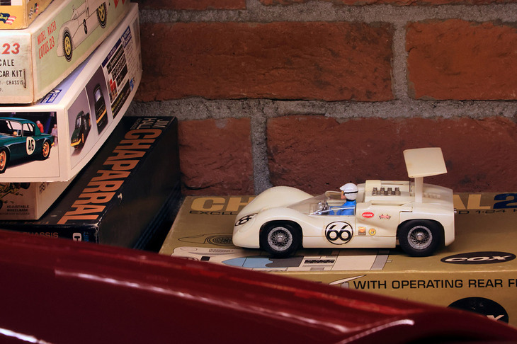 佐藤さんのクルマ趣味の原点というスロットカー。スロットカーで海外のスポーツカーを知ったと語る。