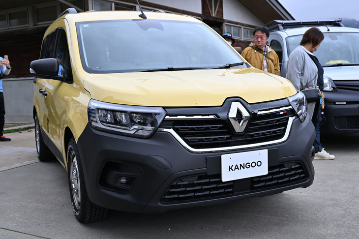 「ダングー」と並んで展示されていたチャラン・ポ・ランタン、ももの「カングー」。